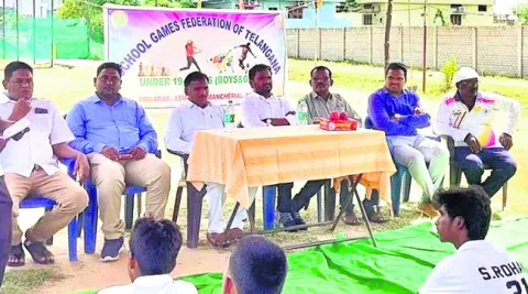 చదువుతోపాటు క్రీడల్లోనూ రాణించాలి