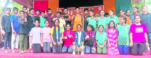 స్కూల్గేమ్స్ అథ్లెటిక్స్లో పతకాల పంట