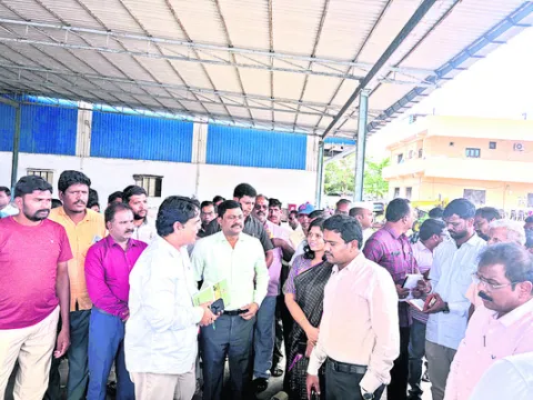 పత్తి రైతుల ఫోన్ నంబర్లు అప్డేట్ చేయాలి