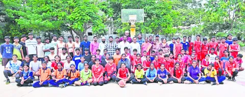 బాస్కెట్ బాల్, బీచ్ వాలీబాల్ జిల్లా జట్ల ఎంపిక