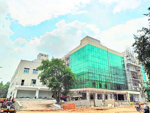 కూటమి రాకతో క్యాన్సర్ ఆస్పత్రికి గ్రహణం