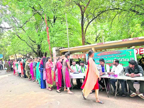 కదంతొక్కిన విద్యార్థి లోకం
