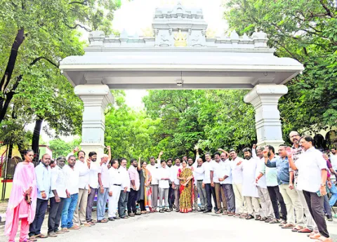 రాష్ట్రంలో డైవర్షన్ పాలిటిక్స్