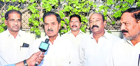 ప్రాణాలర్పించైనా  ప్రైవేటీకరణను అడ్డుకుంటాం