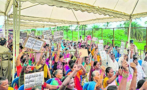 Collectors talks fail with fishermen