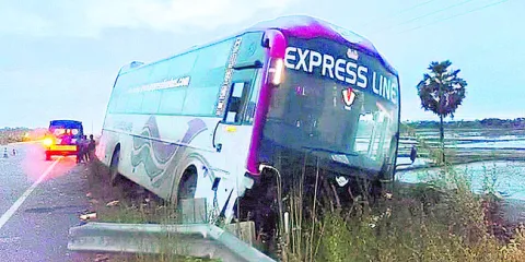 త్రుటిలో తప్పిన ప్రమాదం