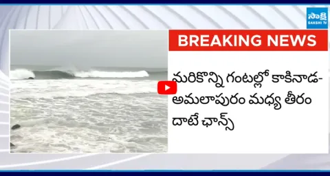 Montha Cyclone about to Cross Coast between Kakinada and Amalapuram 1
