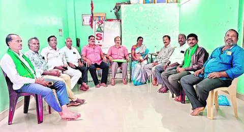 మామిడి రైతు బకాయిలు చెల్లించండి