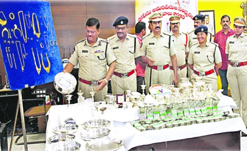 Large scale collection of deposits with the hope of high interest rates