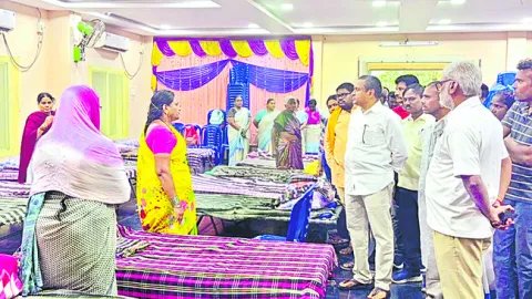 నీట మునిగిన ఇళ్లకు నష్టపరిహారం ఇవ్వాలి