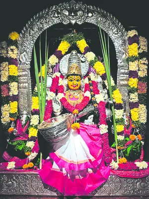 రాజరాజేశ్వరీదేవిగా వర్గల్ అమ్మవారు