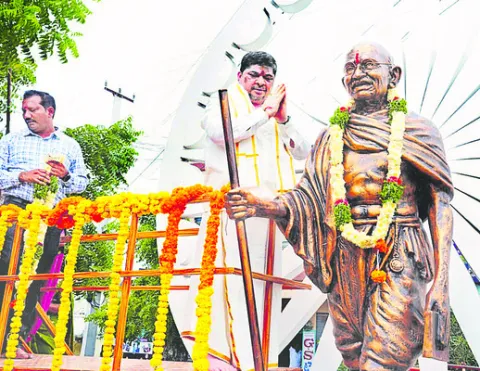 దేశ ప్రగతికి పల్లెలే పట్టుగొమ్మలు