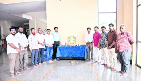 అహింసతో దేనినైనా సాధించవచ్చు..