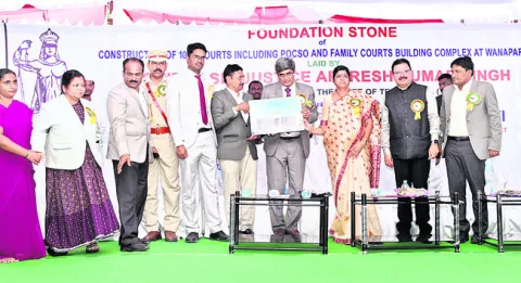 న్యాయఫలాలు అందరికీ అందాలి