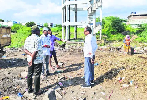 పరిసరాల పరిశుభ్రత పాటించాలి