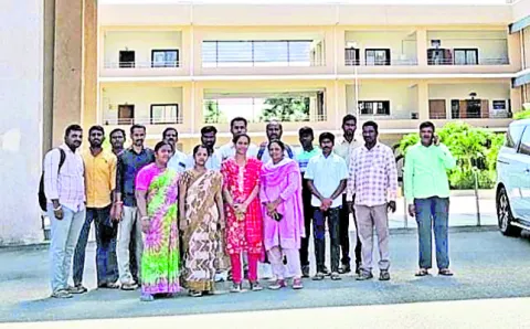 పెండింగ్ వేతనాలు అందించాలి