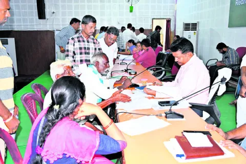 పీజీఆర్ఎస్లో అర్జీల వెల్లువ