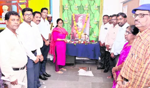 ఆదర్శప్రాయుడు వాల్మీకి మహర్షి