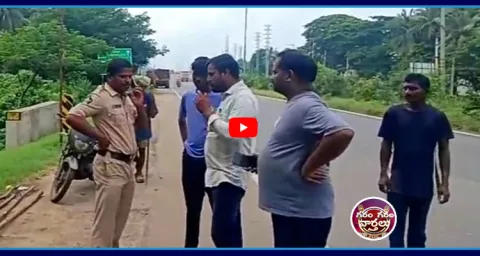 Police Removes YSRCP Flexies4