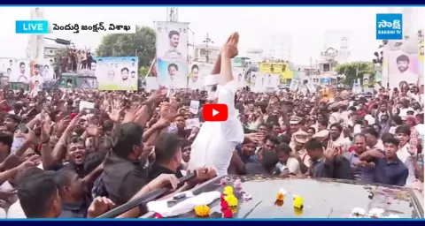 Public Gives Grievances to YS Jagan in Narsipatnam Tour
