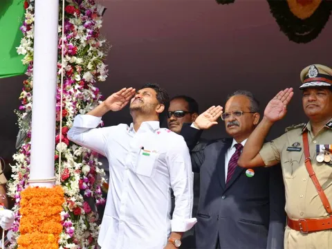 independence daycm jagan hoists national flag indira gandhi municipal Photos - Sakshi