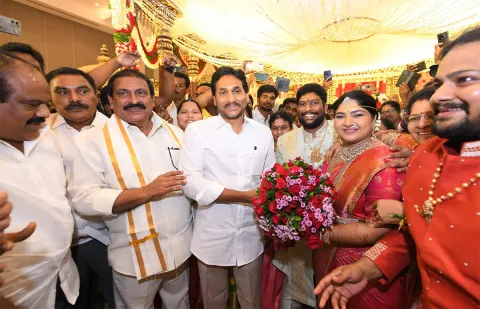 YS Jagan Attends Tanniru Nageswara Rao Daughter Marriage At Jaggaiahpet