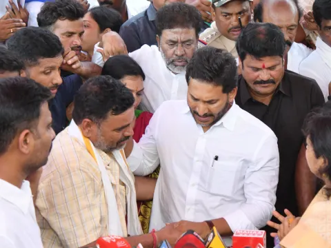 YS Jagan Visits Martyred Jawan Murali Naik Family At Sri Sathya Sai District Photos