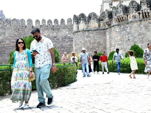 Hyderabad: Tourists throng Golconda Fort Photos1