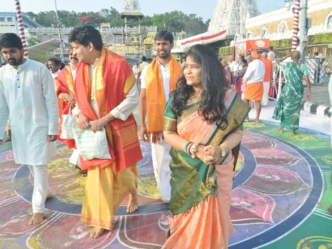 Singer Usha Visited Tirumala With Family Photos1