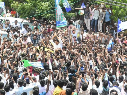 YS Jagan Receives Grand Welcome with Huge Public Gathering In Tenali Photos