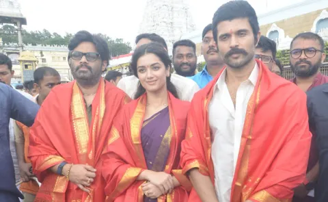 Vijay Deverakonda And Bhagyashri Borse Visits Tirumala Photos