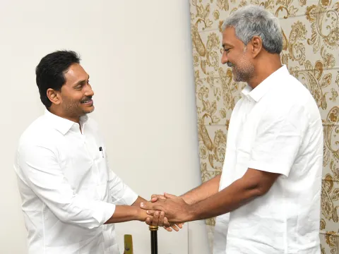 Vallabhaneni Vamsi FIRST MEET with YS Jagan After Jail Release Photos