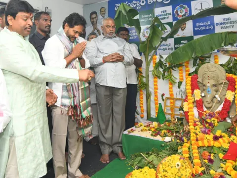 YS jagan mohan reddy celebrates Vinayaka Chavithi  at YSRCP central office (photos)