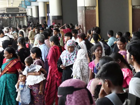 Heavy Rush At bus ANd Railway stations During Dussehra Holidays Photos