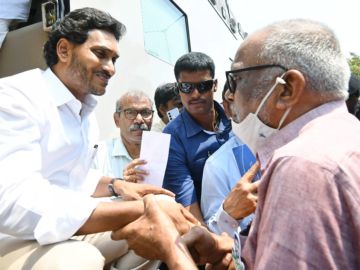 AP CM YS Jagan Memantha Siddham at Visakhapatnam - Sakshi