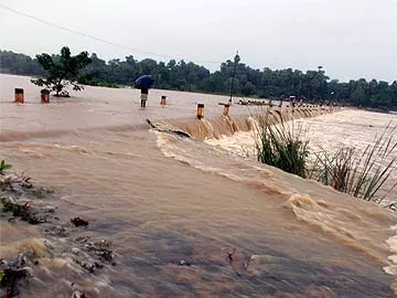 దిక్కుతోచని స్థితిలో శ్రీకాకుళం జిల్లా ప్రజలు