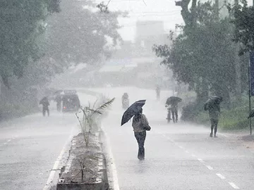 బంగాళఖాతంలో కొనసాగుతున్న అల్పపీడనం