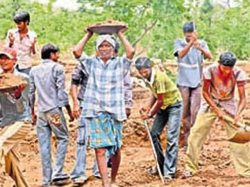 ‘ఉపాధి’కి ఊతం - Sakshi