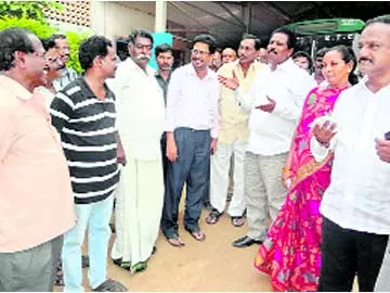 డిపో మూసివేయాలని చూస్తే ఊరుకోం