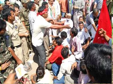 ఉర్దూ వర్సిటీ ఏర్పాటుపై ప్రభుత్వం నిర్లక్ష్యం - Sakshi