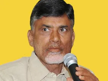 హుదూద్ ప్రభావంపై చంద్రబాబు సమీక్ష - Sakshi