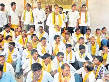 ఇది రైతు వ్యతిరేక ప్రభుత్వం - Sakshi