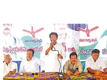 రైతులను నట్టేట ముంచిన చంద్రబాబు - Sakshi