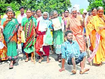 పింఛన్ వస్తుందో..  రాదోనని ఆందోళన