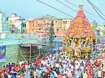 వైభవంగా కోదండరాముడి రథోత్సవం - Sakshi