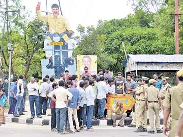 బాబు వచ్చాడు... జాబు పోయింది! - Sakshi