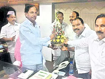 కరువు పొంచి ఉంది: టీఆర్‌ఎస్ జిల్లా నేతలు - Sakshi