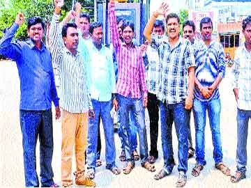 కేసీఆర్ ఎన్నికల హామీని నిలబెట్టుకోవాలి - Sakshi