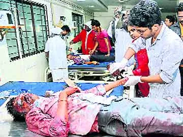 పేట్రేగిన దొంగలు - Sakshi