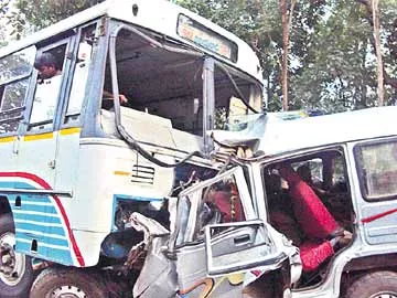 కాటుకపల్లి-బండిరేవుల నడుమ ఘోర ప్రమాదం